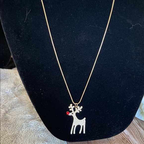 Elegant Gold Reindeer Necklace - Picture 6 of 7